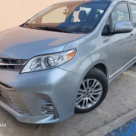 Toyota Sienna 2020