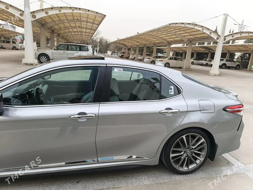 Toyota Camry 2021
