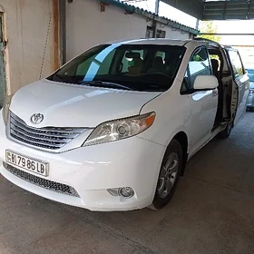 Toyota Sienna 2011