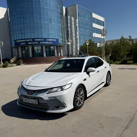Toyota Camry 2021