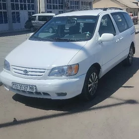 Toyota Sienna 2002