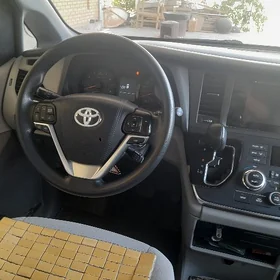 Toyota Sienna 2015
