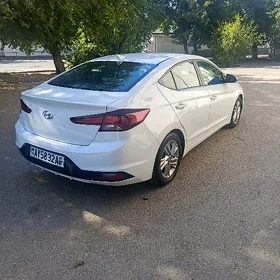 Hyundai Elantra 2019