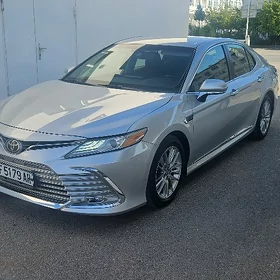 Toyota Camry 2021