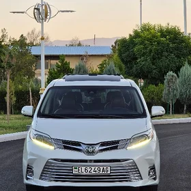 Toyota Sienna 2019