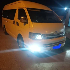Toyota Hiace 2012