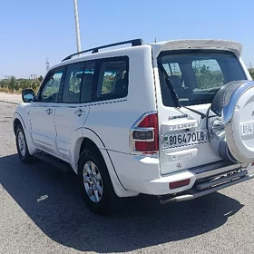 Mitsubishi Pajero 2001
