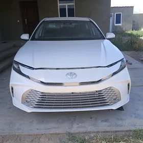 Toyota Camry 2025