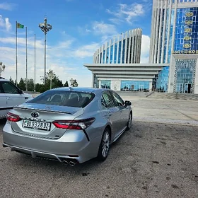 Toyota Camry 2021