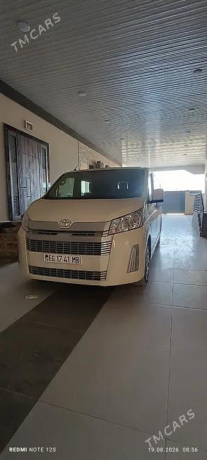 Toyota Hiace 2025