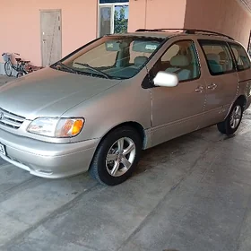 Toyota Sienna 2002