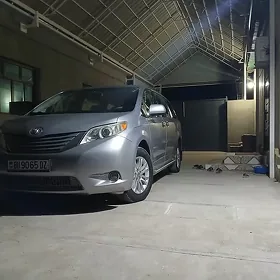 Toyota Sienna 2011