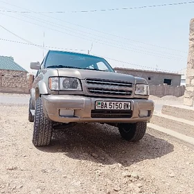 Isuzu Trooper 2000