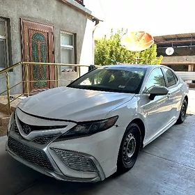 Toyota Camry 2021
