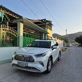 Toyota Highlander 2021