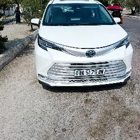 Toyota Sienna 2025