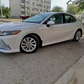 Toyota Camry 2021