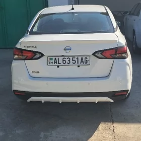 Nissan Versa 2023