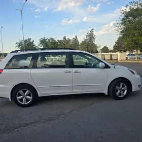 Toyota Sienna 2004