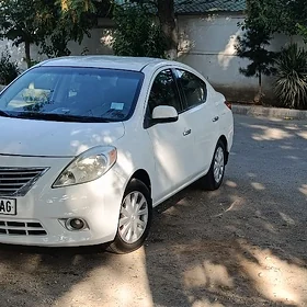 Nissan Versa 2012