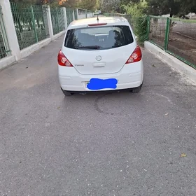Nissan Versa 2010
