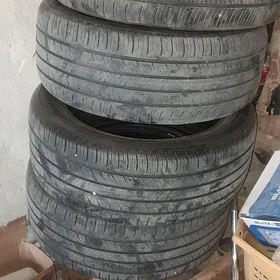 235 45 18