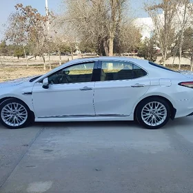 Toyota Camry 2021