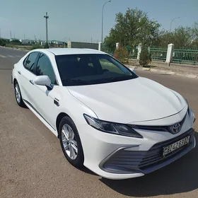 Toyota Camry 2021
