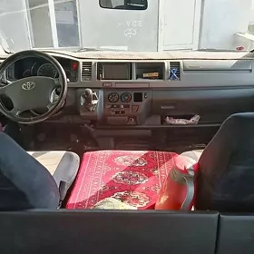 Toyota Hiace 2013