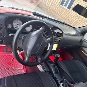Nissan Pathfinder 2000