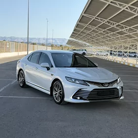 Toyota Camry 2019