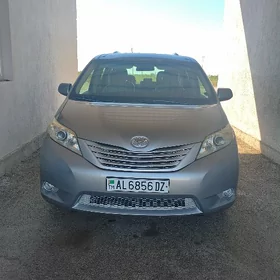 Toyota Sienna 2010