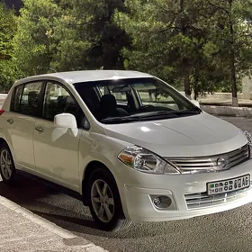 Nissan Versa 2011