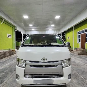 Toyota Hiace 2016