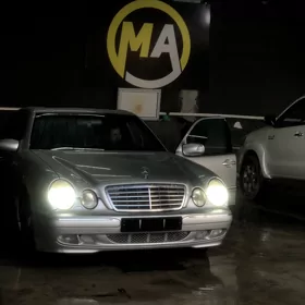 Mercedes-Benz E320 2002