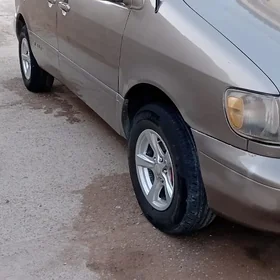 Toyota Sienna 1999