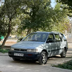 Mitsubishi Chariot 1993