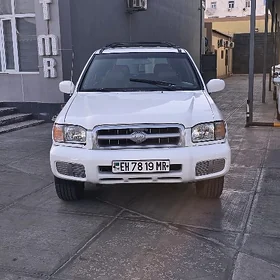 Nissan Pathfinder 2000