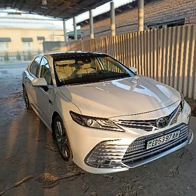 Toyota Camry 2021
