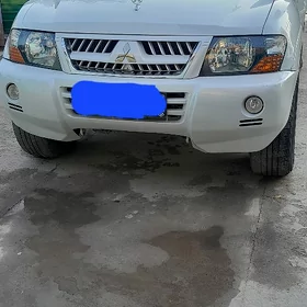 Mitsubishi Pajero 2003