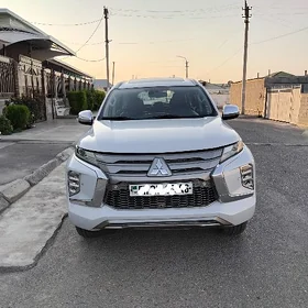 Mitsubishi Pajero 2020