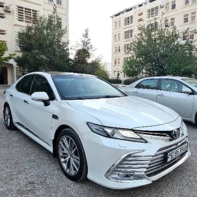 Toyota Camry Hybrid 2021