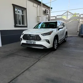 Toyota Highlander 2020