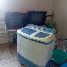 KIRMAȘIN IKI TELEWIZOR