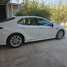 Toyota Camry 2023