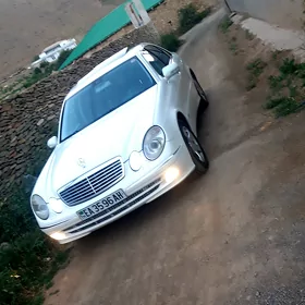 Mercedes-Benz E320 2003