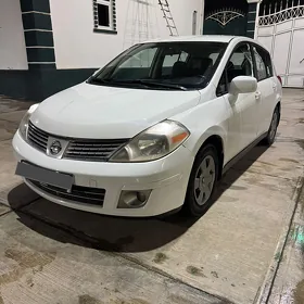 Nissan Versa 2011