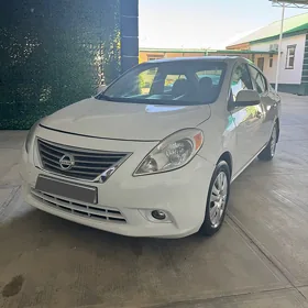 Nissan Versa 2012