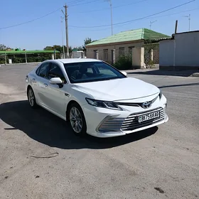 Toyota Camry Hybrid 2021