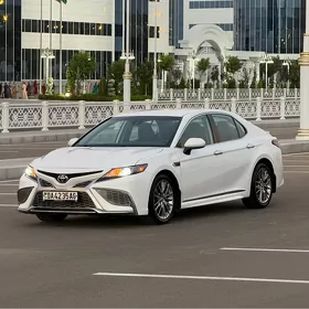 Toyota Camry 2021